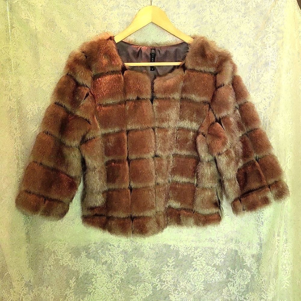 Cirana Grey Faux Rabbit Fur Quilted Jacket Size Medium‎